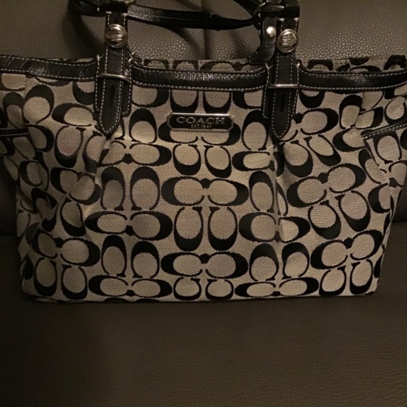 Coach Shoulder Bag - Picture 5 of 8